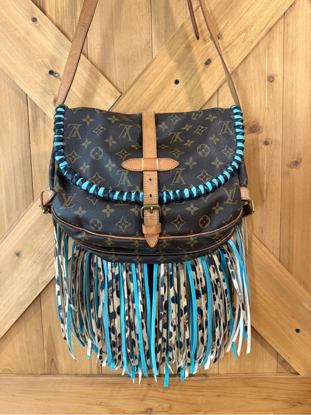 Louis Vuitton Saumur 30 Crossbody with Turquoise Trim and Leopard Fringe - Picture 7 of 16